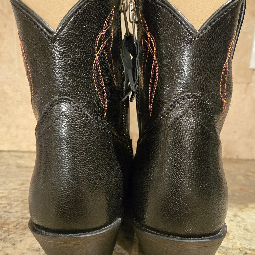 Ariat Darlin Style Ankle Boots Black with Brown Stitching - Picture 5 of 8